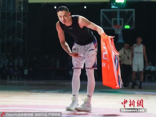 资料图：王潼在今年扣篮大赛预赛中表现惊艳，但在决赛热身时受伤退赛。图片来源：Osports全体育图片社