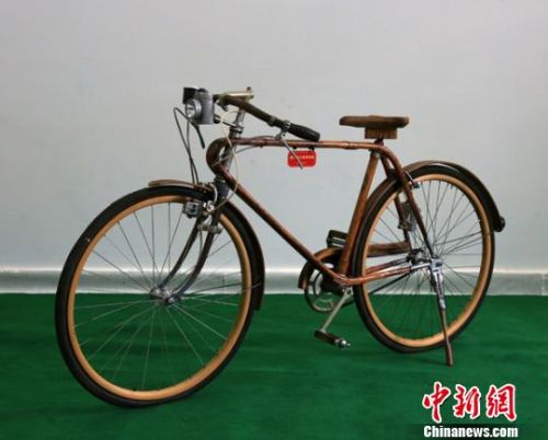 图为展示的古董自行车。甘肃省三木博物馆提供