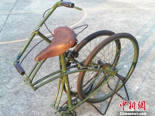 图为藏品1942年生产于英国的可折叠三枪自行车。甘肃省三木博物馆提供
