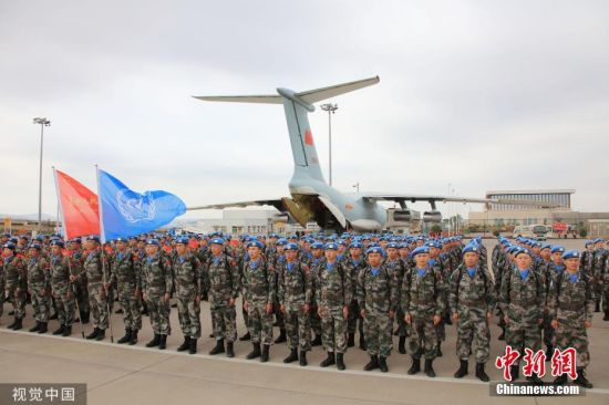 5月22日，中国第18批赴黎巴嫩维和部队第一梯队200名官兵搭乘空军运输机从昆明长水国际机场出发飞赴任务区，他们将与正在黎巴嫩执行维和任务的第17批维和官兵进行轮换。图片来源：视觉中国
