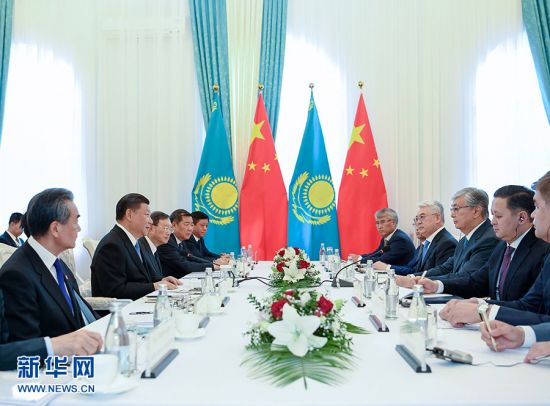 6月13日，国家主席习近平在比什凯克会见哈萨克斯坦总统托卡耶夫。