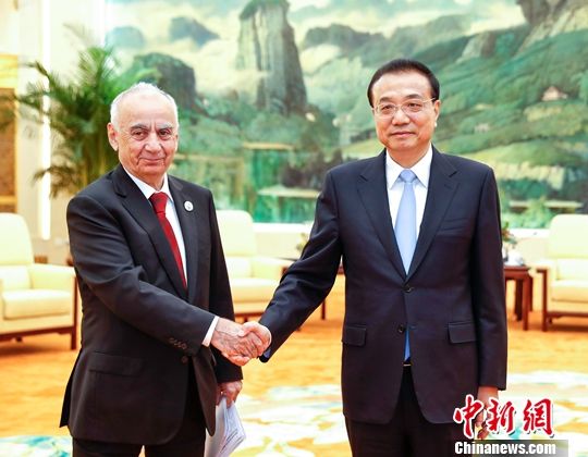 10月9日，中国国务院总理李克强在北京人民大会堂会见来华出席2019年中国北京世界园艺博览会闭幕式的阿塞拜疆副总理阿布塔利博夫。中新社记者