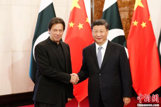 10月9日，中国国家主席习近平在北京钓鱼台国宾馆会见巴基斯坦总理伊姆兰·汗。中新社记者