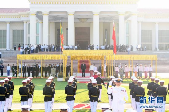 当地时间1月17日下午，国家主席习近平在内比都总统府出席缅甸总统温敏举行的隆重欢迎仪式。