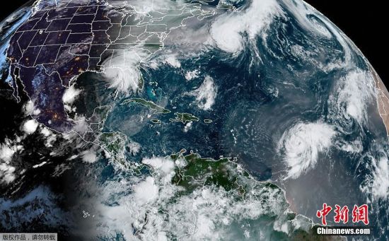 9月18日消息，卫星图像拍摄的15日中午在在大西洋上同时出现多个热带气旋，其中2个达到飓风级别。数据显示，美国国家飓风中心在仅仅三个月的时间里就命名了20场风暴。