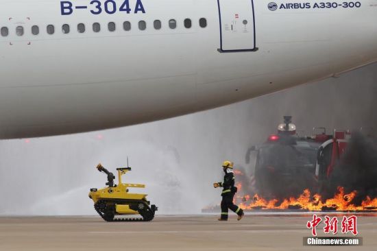 10月16日，中国民航史上规模最大的机场应急救援综合演练——“敬畏2020”上海浦东国际机场应急救援综合演练在浦东机场6号机坪举行。