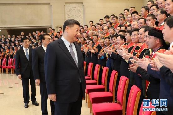10月20日，党和国家领导人习近平、李克强、王沪宁等在北京会见全国双拥模范城（县）命名暨双拥模范单位和个人表彰大会代表。