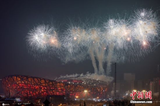 1月22日，北京冬奥会开幕式在国家体育场“鸟巢”举行了第二次彩排。本次彩排进行了全流程、全要素演练，绚烂焰火于当晚点亮了“鸟巢”夜空。图片来源：ICphoto