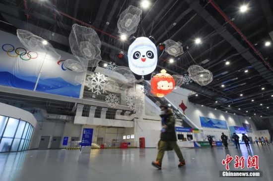 1月24日，北京2022年冬奥会主媒体中心正式进入24小时运行，将为全球媒体记者带来精准服务。图为主媒体中心大厅。