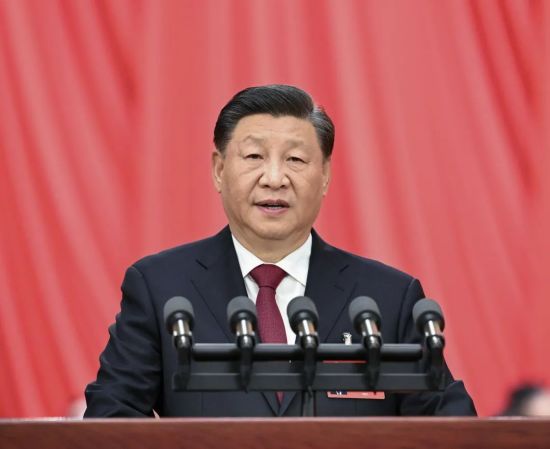 2022年10月16日，中国共产党第二十次全国代表大会在北京人民大会堂开幕。习近平代表第十九届中央委员会向大会作报告。图/新华社记者