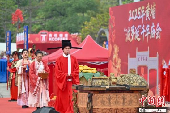 　　3月10日，广州千年庙会“波罗诞”祭海祈福展演。　陈骥旻