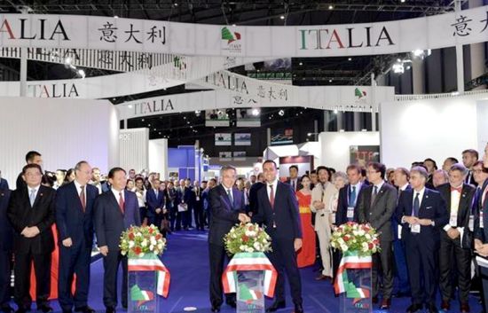 9月20日，担任第十七届西博会主宾国，意大利迎来盛大的国家馆开馆仪式。意大利副总理兼经济发展、劳动与社会政策部长的迪马约亲自站台剪彩。
