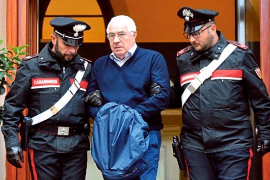 当地时间12月4日，意大利黑手党新头目、80岁的珠宝商赛迪米诺·米内欧在西西里首府巴勒莫被捕。