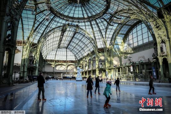 巴黎大皇宫变身溜冰场