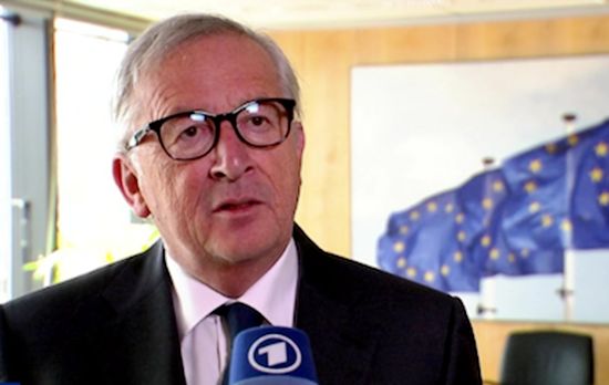 欧盟委员会主席容克19日在德国斯图加特接受媒体采访。