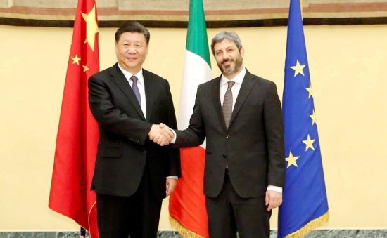 当地时间3月22日下午，中国国家主席习近平在罗马会见意大利国家众议院议长罗伯托·菲科。（欧联社记者：尹建权