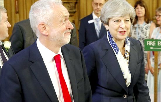 英国反对党工党党魁杰里米·科尔宾（左）和首相特蕾莎·梅。