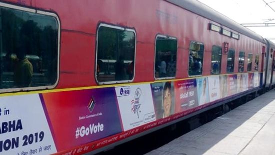 印度东北部地区有4名火车乘客因难耐酷热在热浪中死亡。