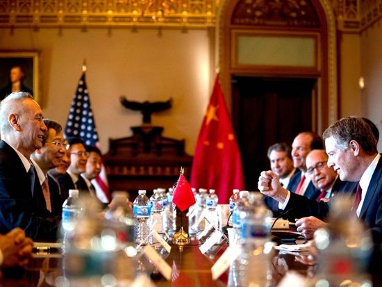 中美政府代表团举行贸易谈判。