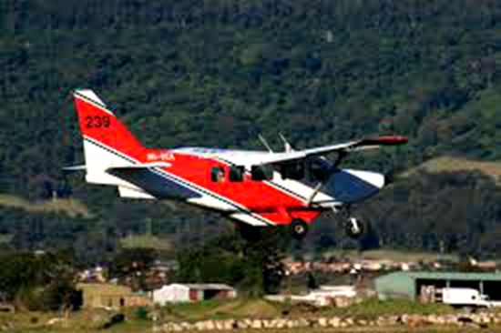 一架载有跳伞游客的小型飞机在瑞典北部的一座岛屿坠毁，机上9人全部遇难。