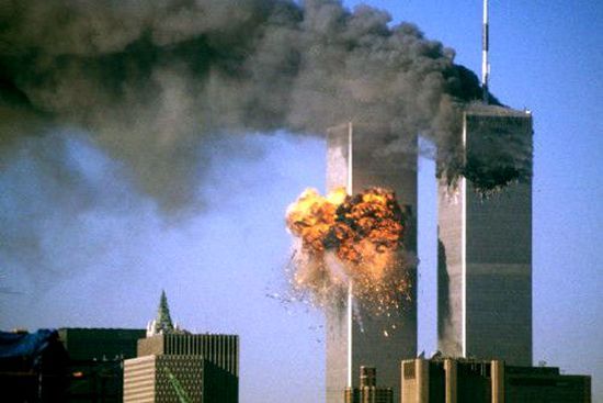 根据官方数据，“911”事件曾造成纽约2749人死亡，华盛顿189人死亡，宾夕法尼亚州44人死亡。