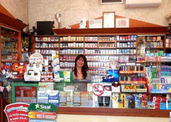 意大利烟草专卖店。