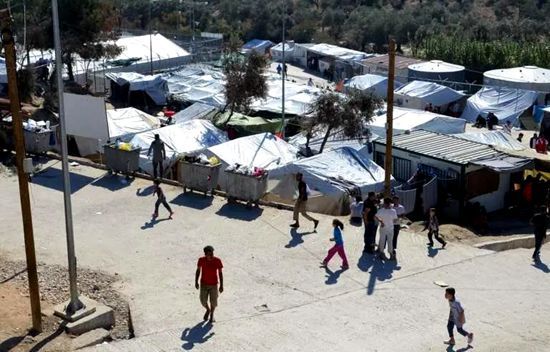 希腊当局延长难民营封锁令。