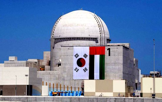 阿联酋核电厂正式投入运营。