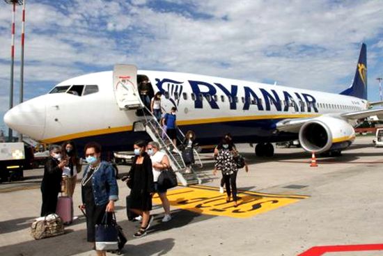 瑞安航空(Ryanair)公司班机。