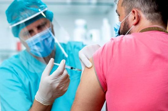 英国全球率先接种辉瑞新冠疫苗。