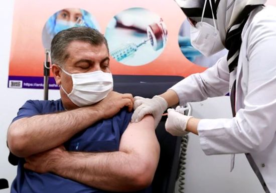 土耳其卫生部长科卡接种中国疫苗。