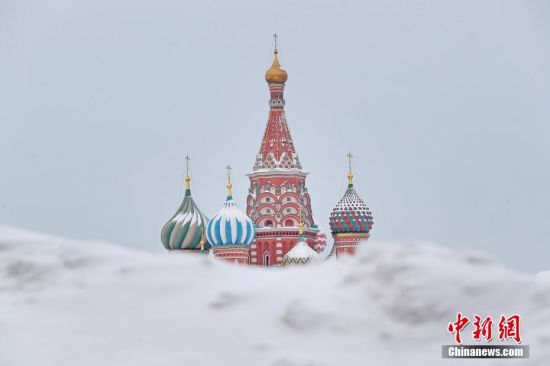 俄罗斯莫斯科迎来降雪。图片来源：视觉中国