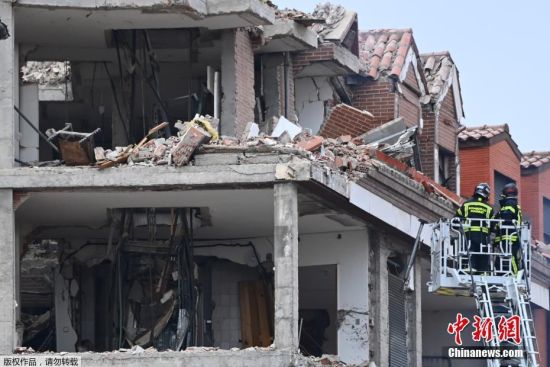 当地时间1月20日，西班牙首都马德里市中心一建筑发生爆炸，事故造成3人死亡、另有11人受伤。其中，遇难者包括一名保加利亚男子。官员证实，爆炸是由气体泄漏引发。图为爆炸现场。