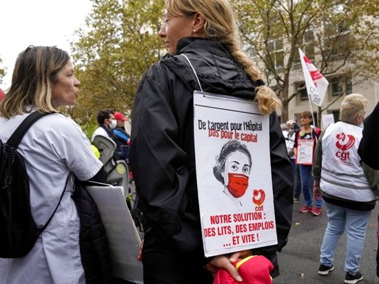 法国3000医护未按规定接种疫苗遭停职。