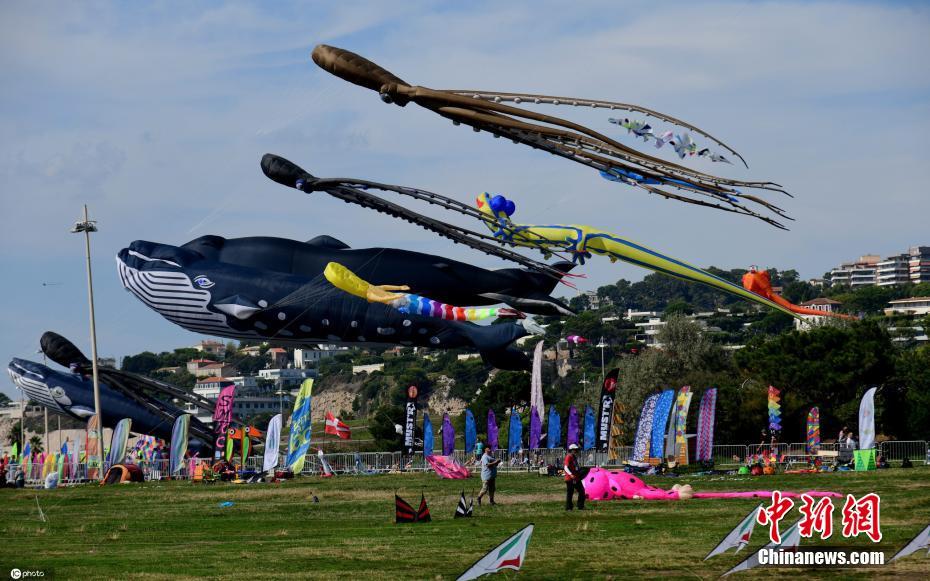 当地时间2021年9月18日，法国马赛，马赛海滩举行2021年国际风筝节。