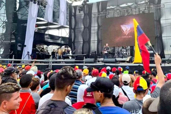 支持马杜罗政府演唱会现场。