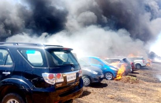 2月23日，印度航空展场内停车场意外发生火灾，导致300多辆汽车被焚毁。