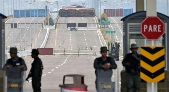 委内瑞拉军方受命在哥伦比亚边境部署兵力。
