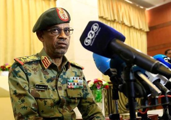 苏丹国防部长穆罕默德·艾哈迈德·伊本·奥夫退休。
