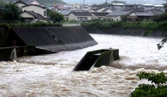 长崎县等地区发布最高级别的“大雨特别警报”。