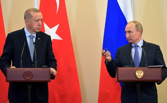 土耳其总统埃尔多安和俄罗斯总统普京在索契会见记者。