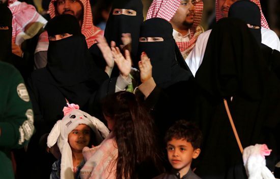 沙特确认法定结婚年龄不应低于18岁。