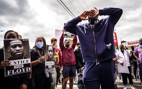 ​华盛顿举行抗议警察暴力执法示威。