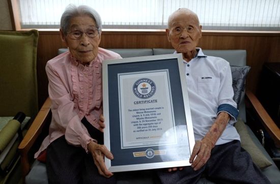 日本百岁老人首度超过8万人。